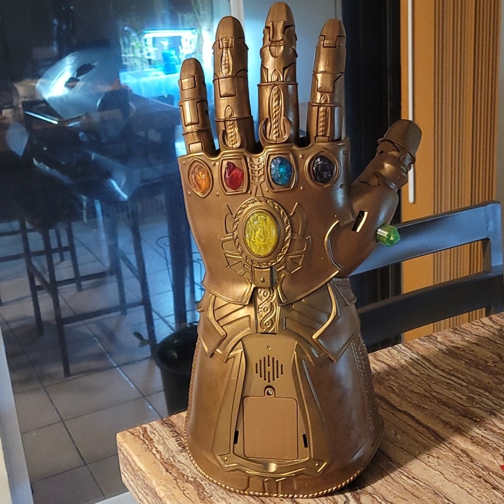 Infinity Gauntlet electronic fist Marvel Legends